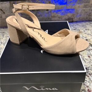 Nina Alamo Tan Glam Suede Heels New In Box